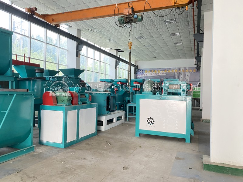對輥擠壓造粒機(jī).jpg